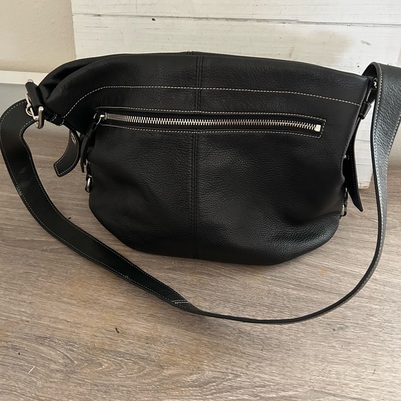 Coach Dark Navy Leather Bag with Light Blue Interior - Picture 2 of 7